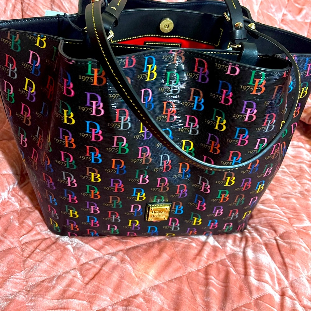 BRAND NEW!! DOONEY AND BOURKE MULTI FLYNN OPENED NEVER CARRIED NEVER REGISTERED!